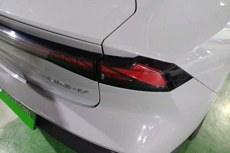 Used Changan UNI-V 2023 1.5T Prestige Model
