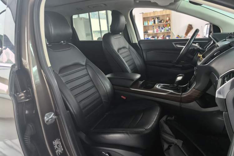 Used Ford Edge 2017 EcoBoost 245 Two-Wheel-Drive Sporty 7-Seater
