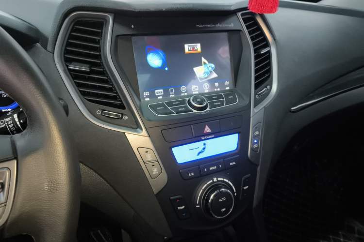 Used Hyundai Santa Fe 2013 2.4L Automatic Two-Wheel Drive Smart Version
