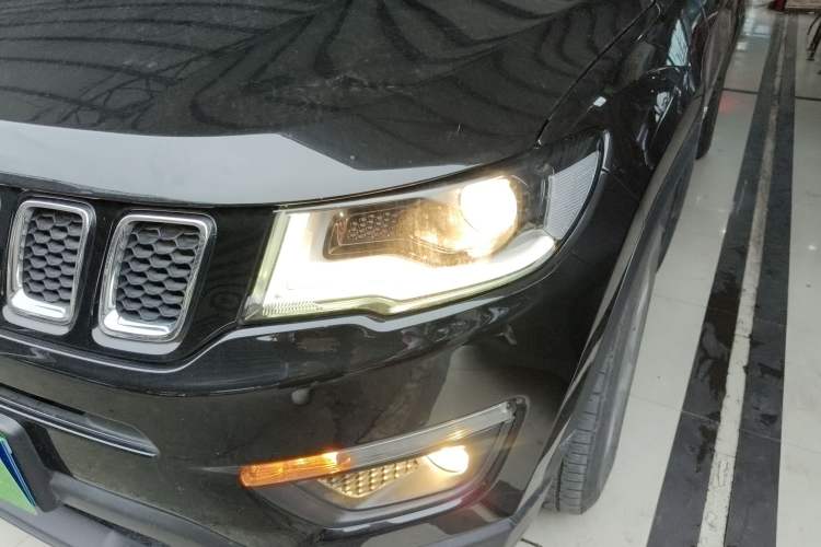 Used  Compass 2019 220T Automatic Enjoyment Version
