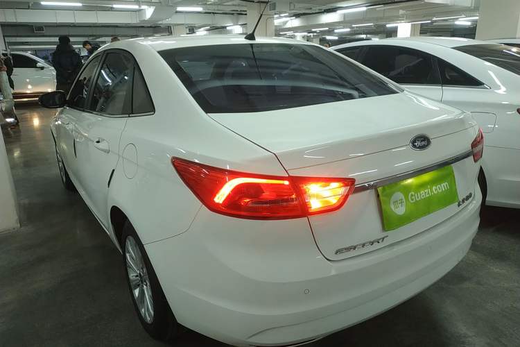 Used Ford Escort 2015 1.5L Automatic Fashion Model
