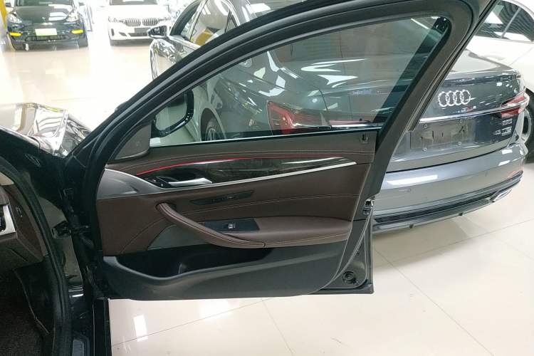 Used BMW 5 Series 2021 Updated 530Li Luxury Package Premium Edition
