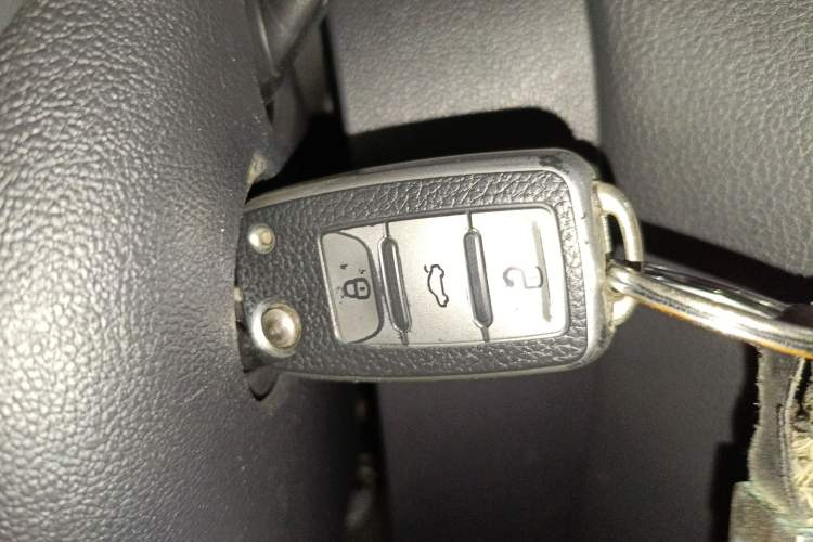 Used Volkswagen Sagitar 2015 1.6L Automatic Fashion Model
