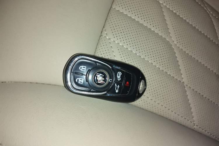 Used Buick GL8 2023 Land Executive Class Deluxe Model
