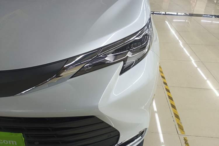 Used Toyota Sienna 2024 2.5L Hybrid Comfort Edition
