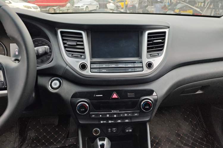 Used Hyundai Tucson 2015 1.6T Dual-Clutch Two-Wheel-Drive Smart Model
