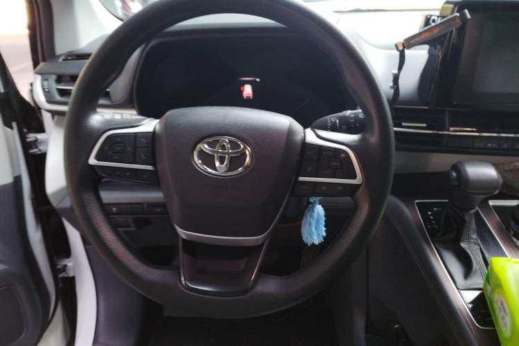 Used Toyota Granvia 2023 2.5L Hybrid Comfort Edition