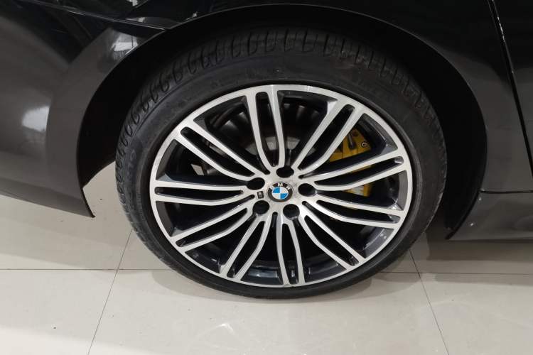 Used BMW 5 Series 2019 530Li Leading Model M Sport Package
