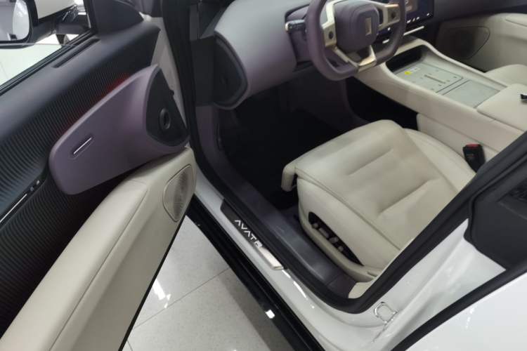 Used  12 2025 Ultra Extended-Range Edition