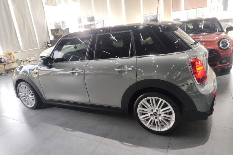 Used  MINI 2022 Updated 1.5T COOPER Classic Edition Five-Door Version
