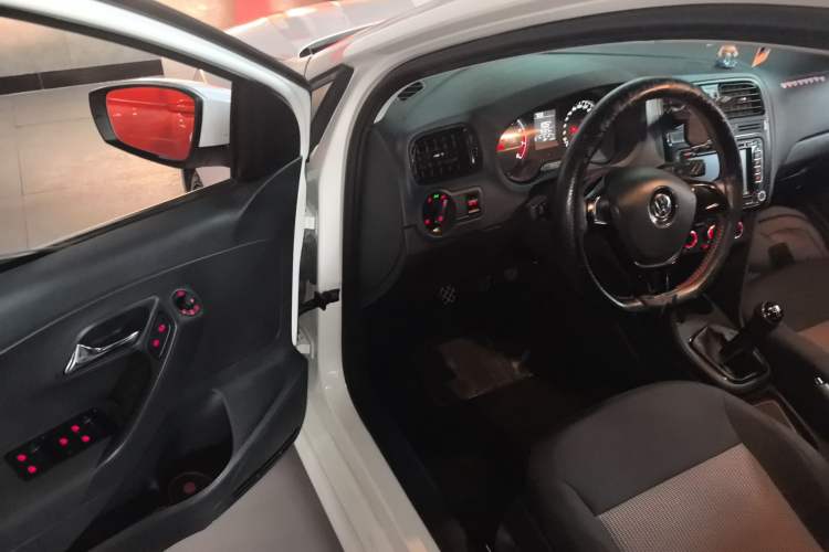 Used Volkswagen Polo 2016 1.4L Manual Fashion Model
