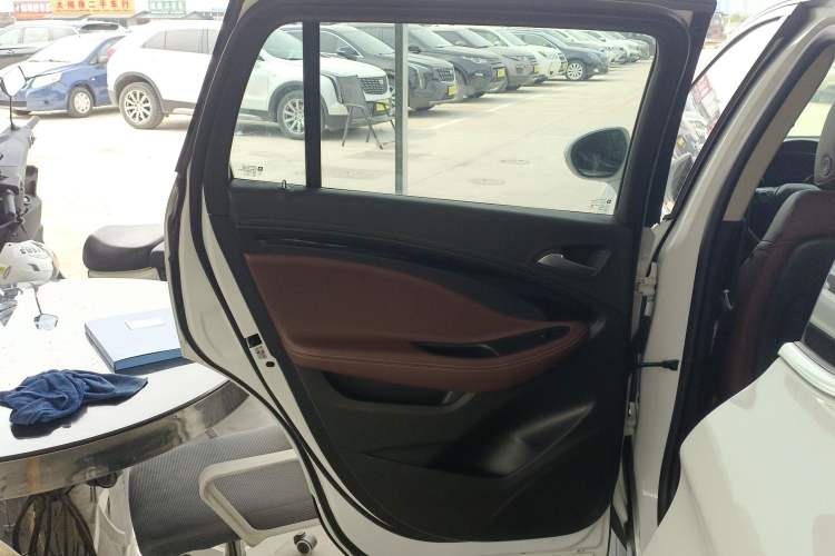 Used Buick Envision 2020 20T Two-Wheel Drive Luxury Model
