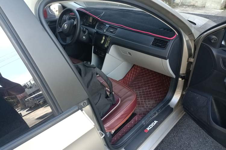 Used Skoda Rapid 2015 1.4L Manual Enjoyment Model
