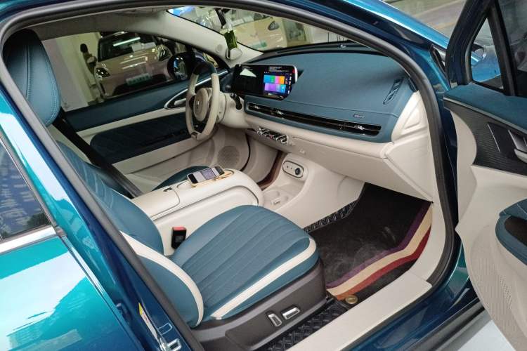 Used ORA Good Cat 2022 400km Standard Range Luxury Version Lithium Iron Phosphate
