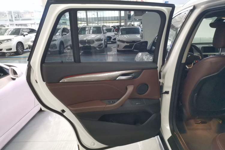 Used BMW X1 2018 sDrive18Li Luxury Model
