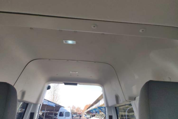 Used Ford Transit 2019 2.0T Diesel Multi-Purpose Commercial Vehicle Short Wheelbase Mid-Roof Design 6-Seater China VI Standard
