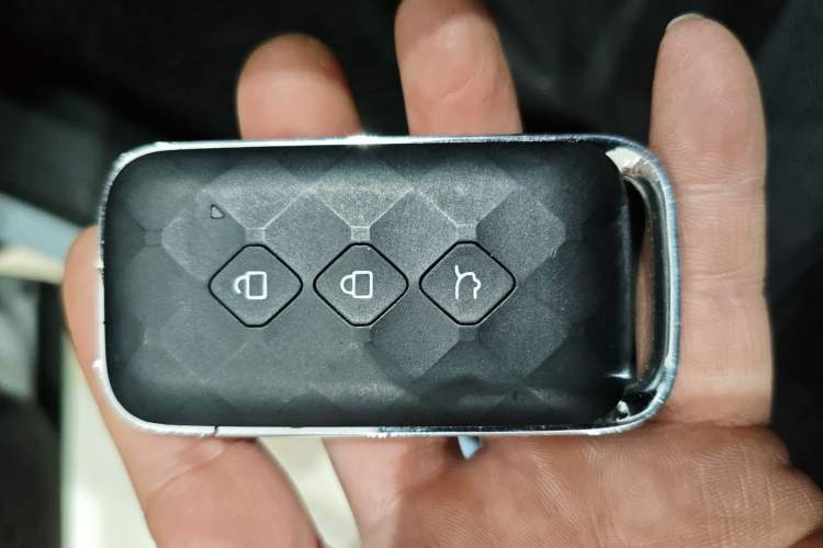 Used Wuling Asta 2022 2.0L DHT Electric-Speed Version
