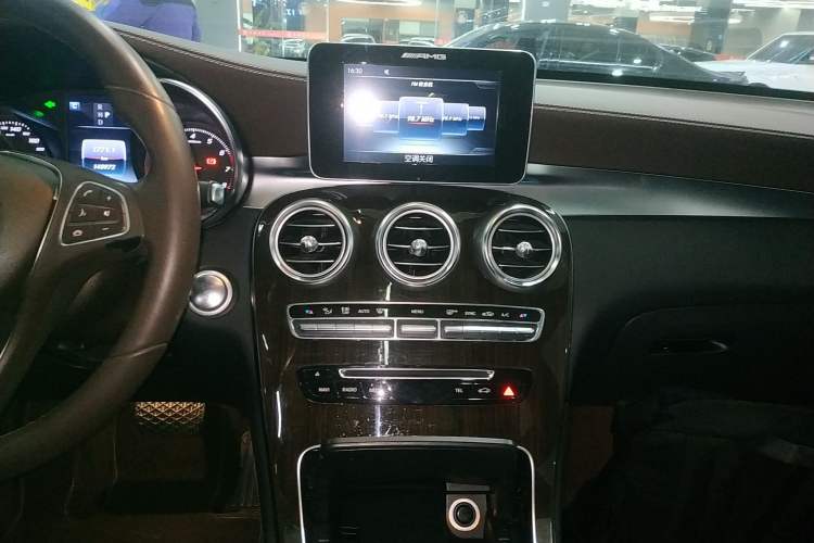 Used Mercedes-Benz GLC 2017 GLC 260 4MATIC Dynamic Edition
