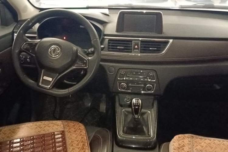 Used Dongfeng Fengon 370 2018 S370 1.5L Manual Luxury 5-Seater