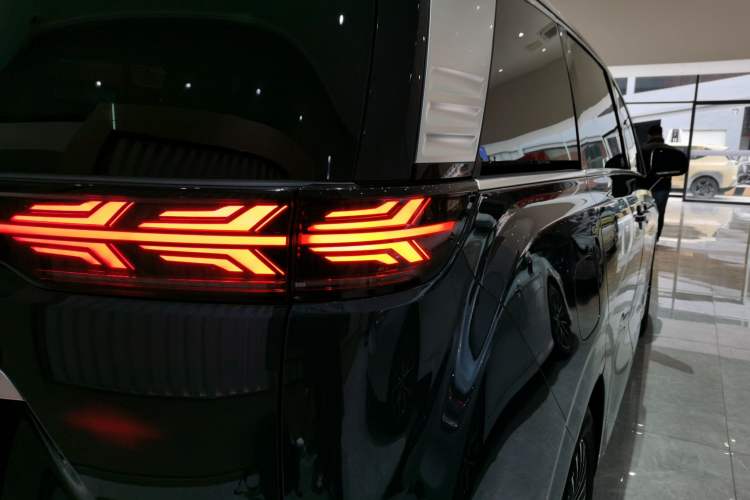 Used Denza D9 2022 DM-i 970 Four-Wheel Drive Flagship Model