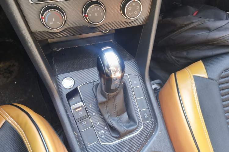 Used Volkswagen Tiguan L 2021 280TSI Automatic Two-Wheel Drive Smart Edition
