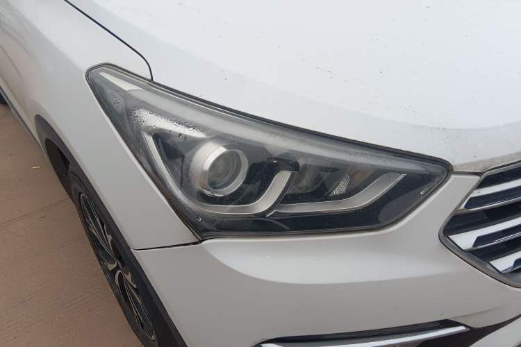 Used Hyundai Santa Fe 2017 2.0T Automatic Two-Wheel Drive Smart Version 7 Seats