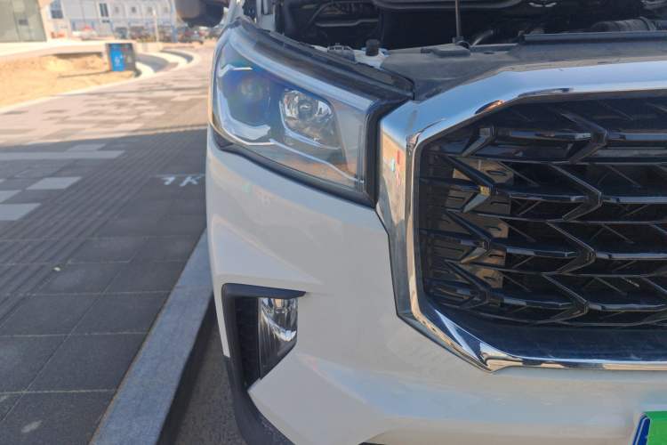 Used SAIC MAXUS Xintu V90 2024 ZhiJie 2.0T Automatic Rear-Drive Long-Wheelbase High-Roof Model with Single Rear Tire Available in 6/7-Seater Configurations