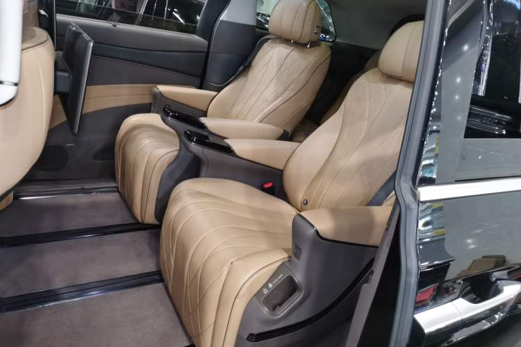 Used Denza D9 2022 DM-i 970 Four-Wheel Drive Flagship Model