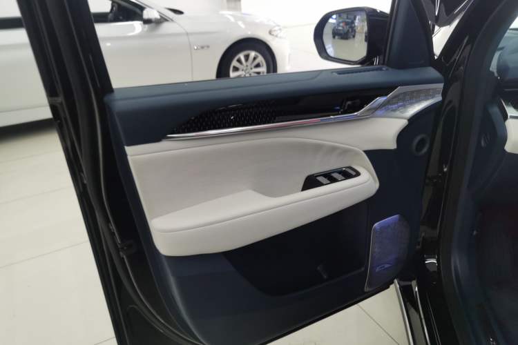 Used Zeekr 009 2024 7-Seater Aisle Version 108 kWh
