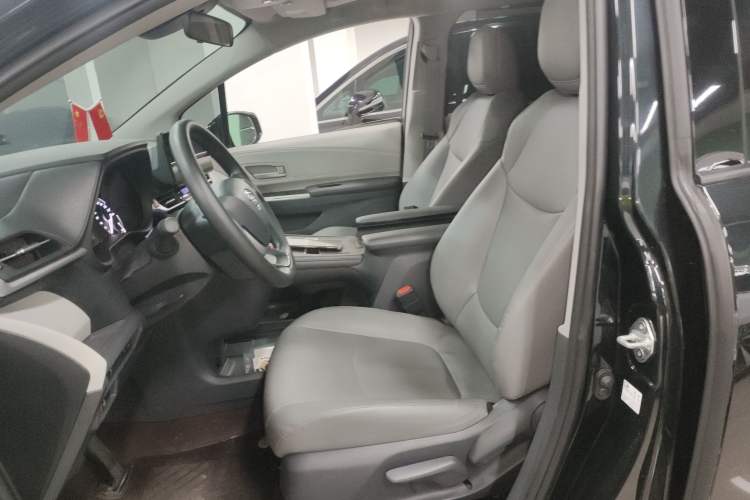 Used Toyota Granvia 2024 2.5L Hybrid Comfort Edition