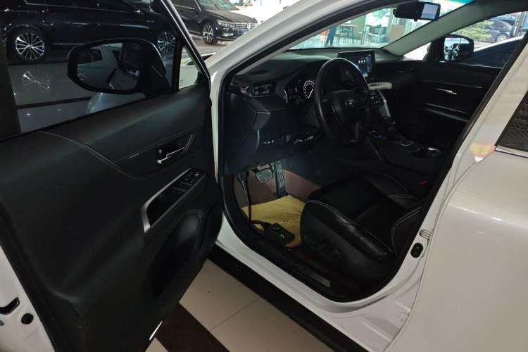 Used Toyota Harrier 2023 2.0L CVT Two-Wheel Drive Entry Version