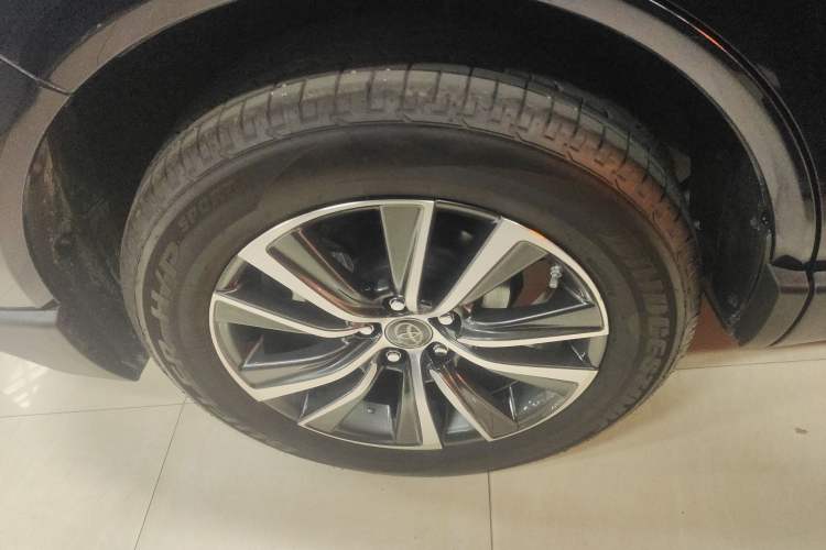 Used Toyota Harrier 2022 2.0L CVT Two-Wheel Drive Deluxe Edition
