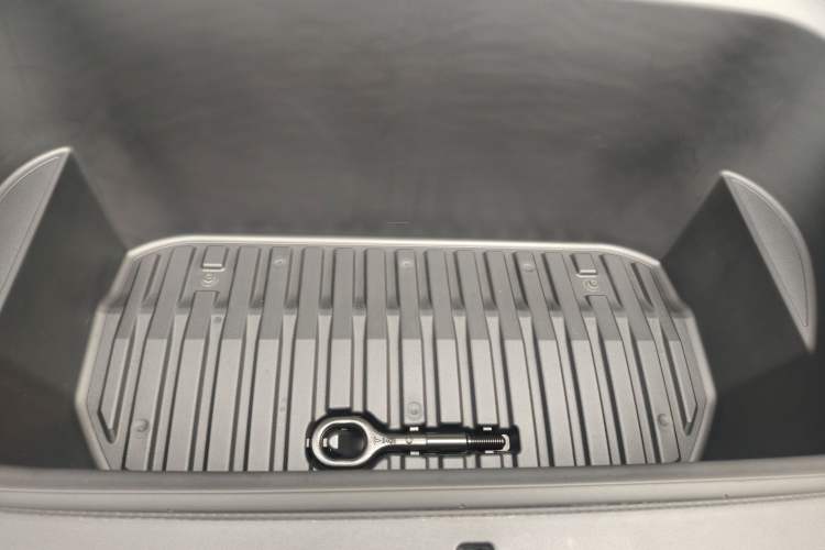 Used Tesla Model Y 2024 Long-Range All-Wheel-Drive Version