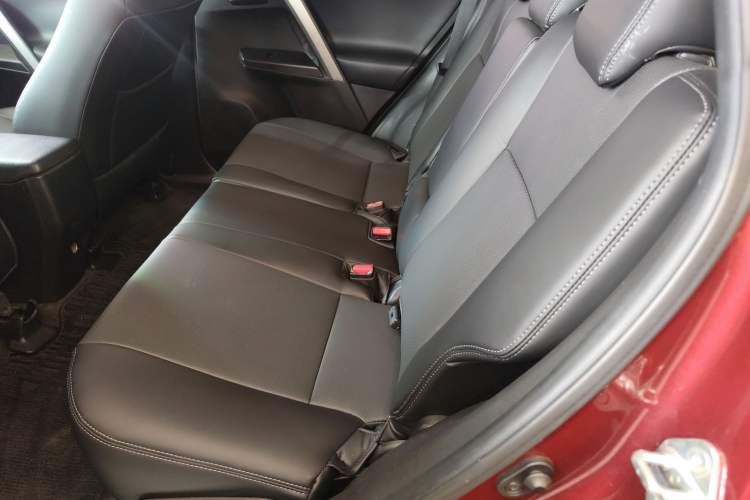 Used Toyota RAV4 2016 2.0L CVT Two-Wheel Drive Fashion Edition China V Standard