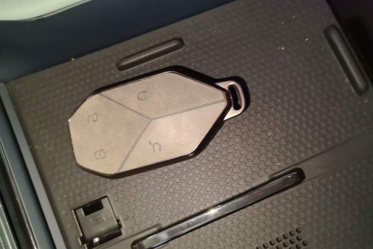 Used  Leopard 5 2023 Navigator Edition
