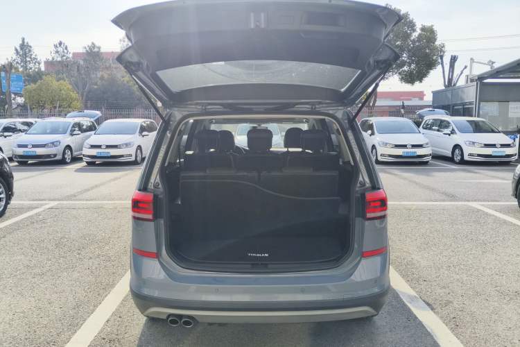 Used Volkswagen Touran 2018 Volkswagen Touran L 280TSI DSG Boundary Edition 7 Seats China VI Standard