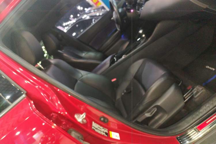 Used Toyota C-HR 2018 2.0L CoolRun Leading Edition with Sunroof China VI Standard
