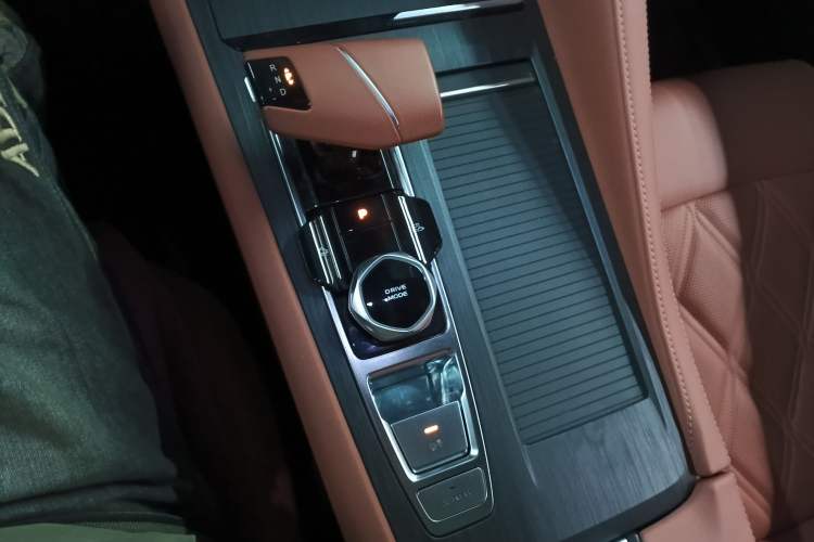 Used Changan CS75 PLUS 2023 3rd Generation 1.5T Automatic Prestige Model
