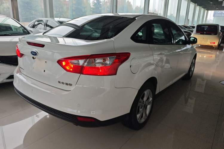 Used Ford Focus 2012 Sedan 1.6L Manual Fashion Edition
