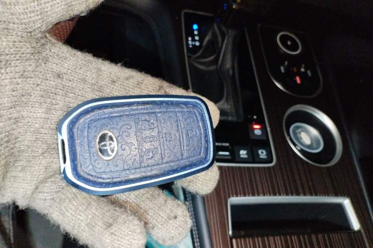 Used Toyota Granvia 2024 2.5L Hybrid Luxury Edition