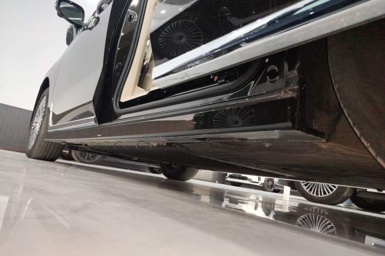 Used VOYAH Dream 2025 PHEV Four-Wheel Drive Prestige Kunpeng Edition
