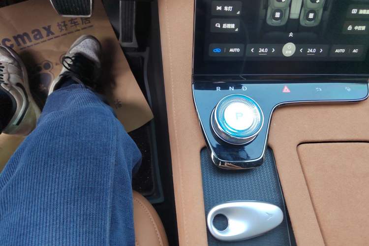 Used VOYAH PASSION 2024 PHEV Four-Wheel Drive Ultra-Long Range Flagship Model
