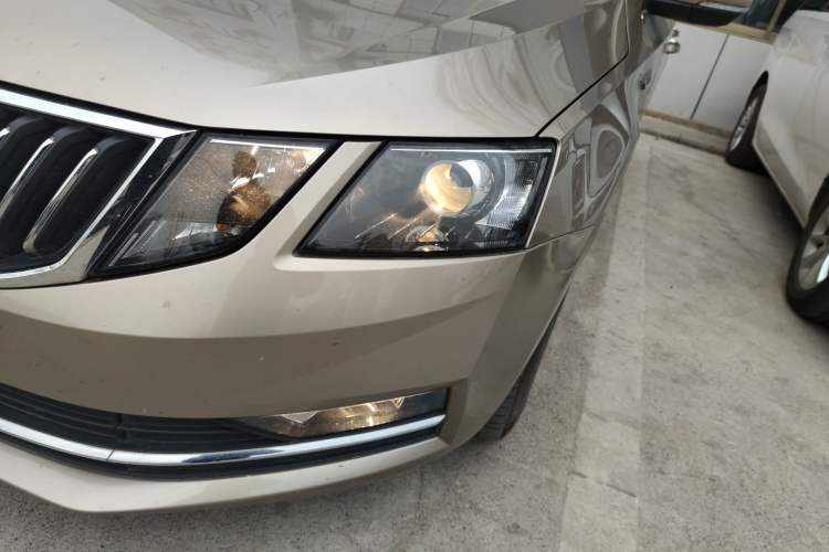 Used Skoda Octavia 2019 1.5L Automatic Smart Drive Luxury Edition China VI Standard