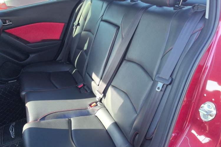 Used Mazda Mazda 3 Axela 2014 Sedan 1.5L Automatic Comfort Model
