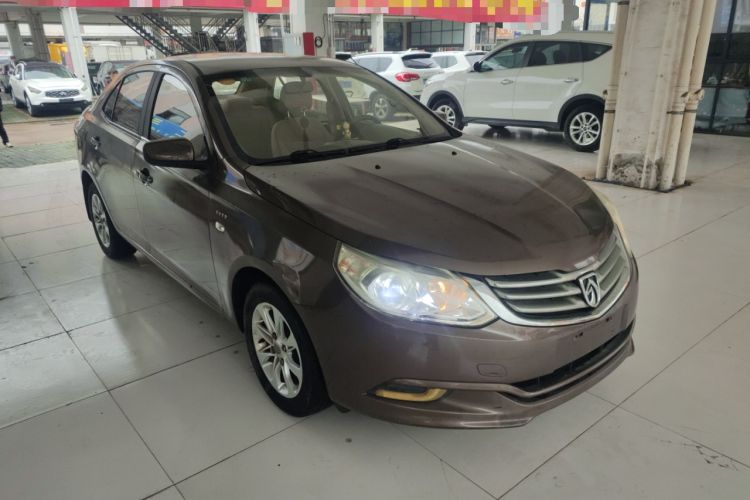 Used Baojun 630 2013 1.5L manual standard version
