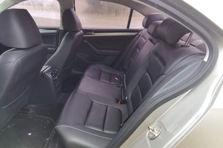 Used Volkswagen Sagitar 2015 1.6L Automatic Comfort Model
