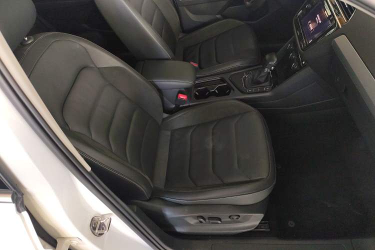 Used Volkswagen Tiguan L 2019 330TSI Automatic Two-Wheel Drive Panoramic Comfort Edition China VI Standard
