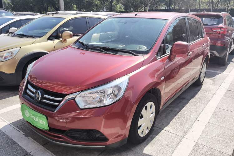 Used Venucia R50 2015 1.6L Automatic Fashion Edition
