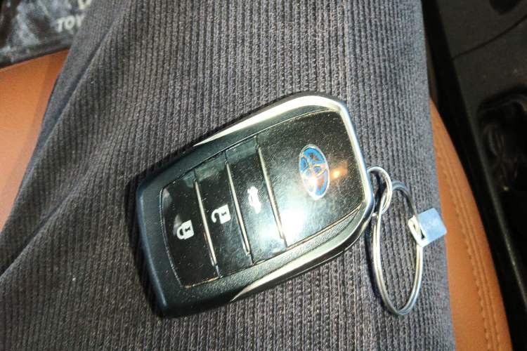 Used Toyota Levin 2017 Revised Dual-Engine 1.8H GS E-CVT Elite Sunroof Version China V Standard