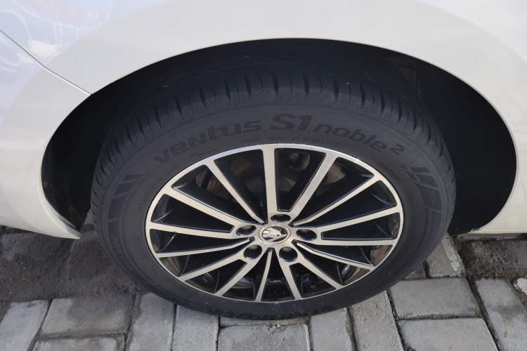 Used Skoda Octavia 2019 1.5L Automatic Smart Drive Luxury Edition China VI Standard